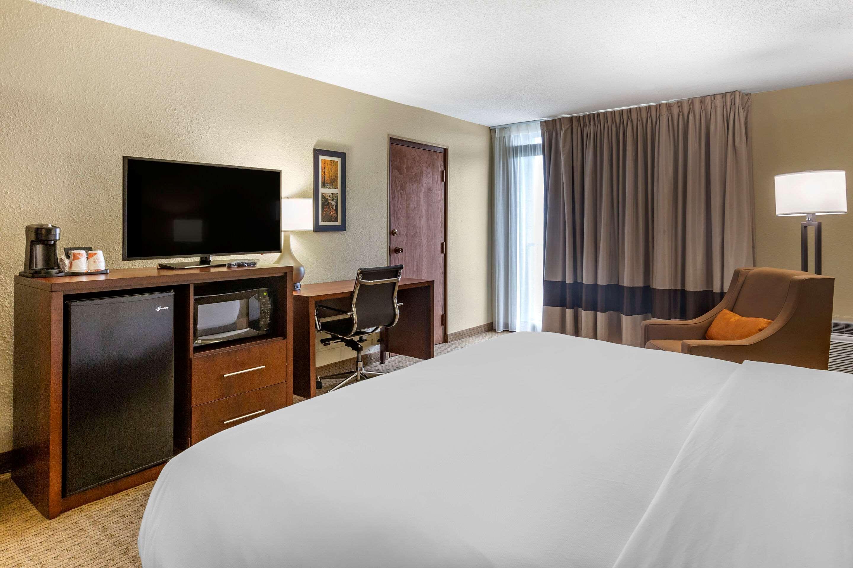 Comfort Inn & Suites Near Danville Mall Bagian luar foto