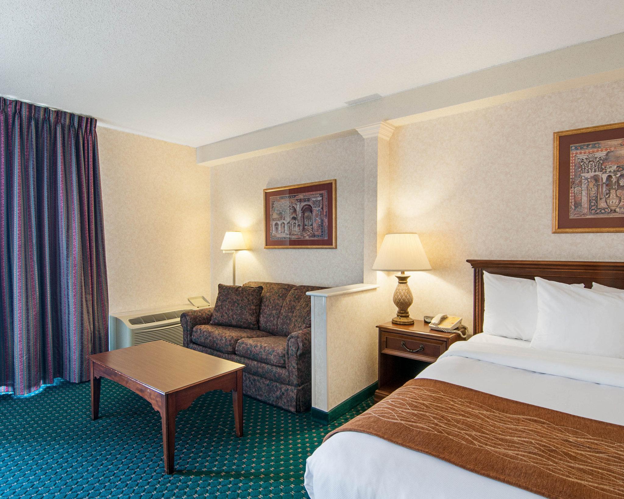 Comfort Inn & Suites Near Danville Mall Bagian luar foto